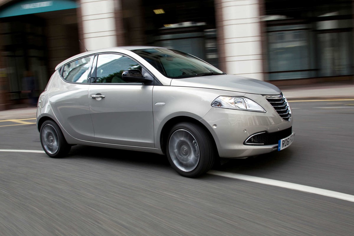 Chrysler Ypsilon hatchback review Car Keys Chrysler Ypsilon 