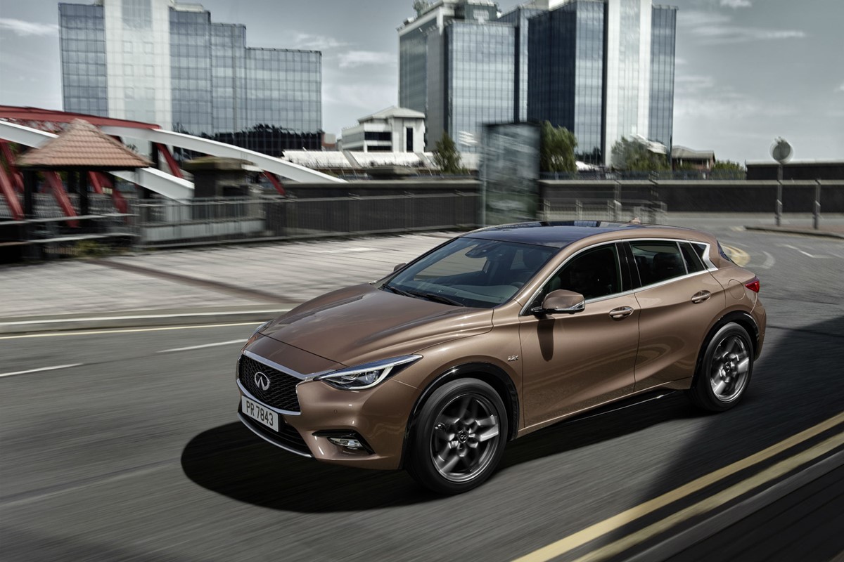 Q30 Modified INFINITI Q30 2.2d Premium Tech AWD DCT Hatchback 2017 Review - Car Keys