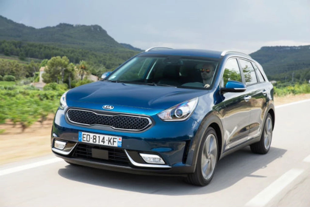 2016 Kia Niro mid-size SUV