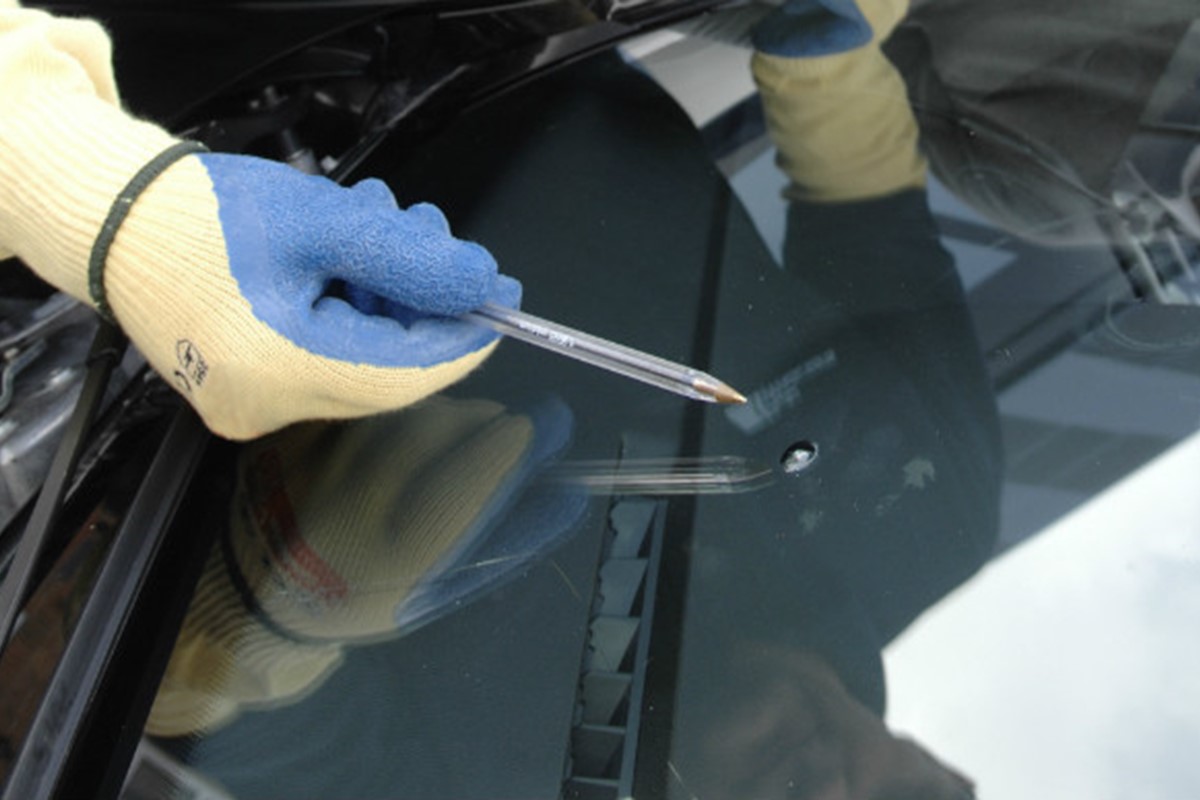Small Windshield Gouges On Surface A guide to windscreen damage and repair - Car Keys