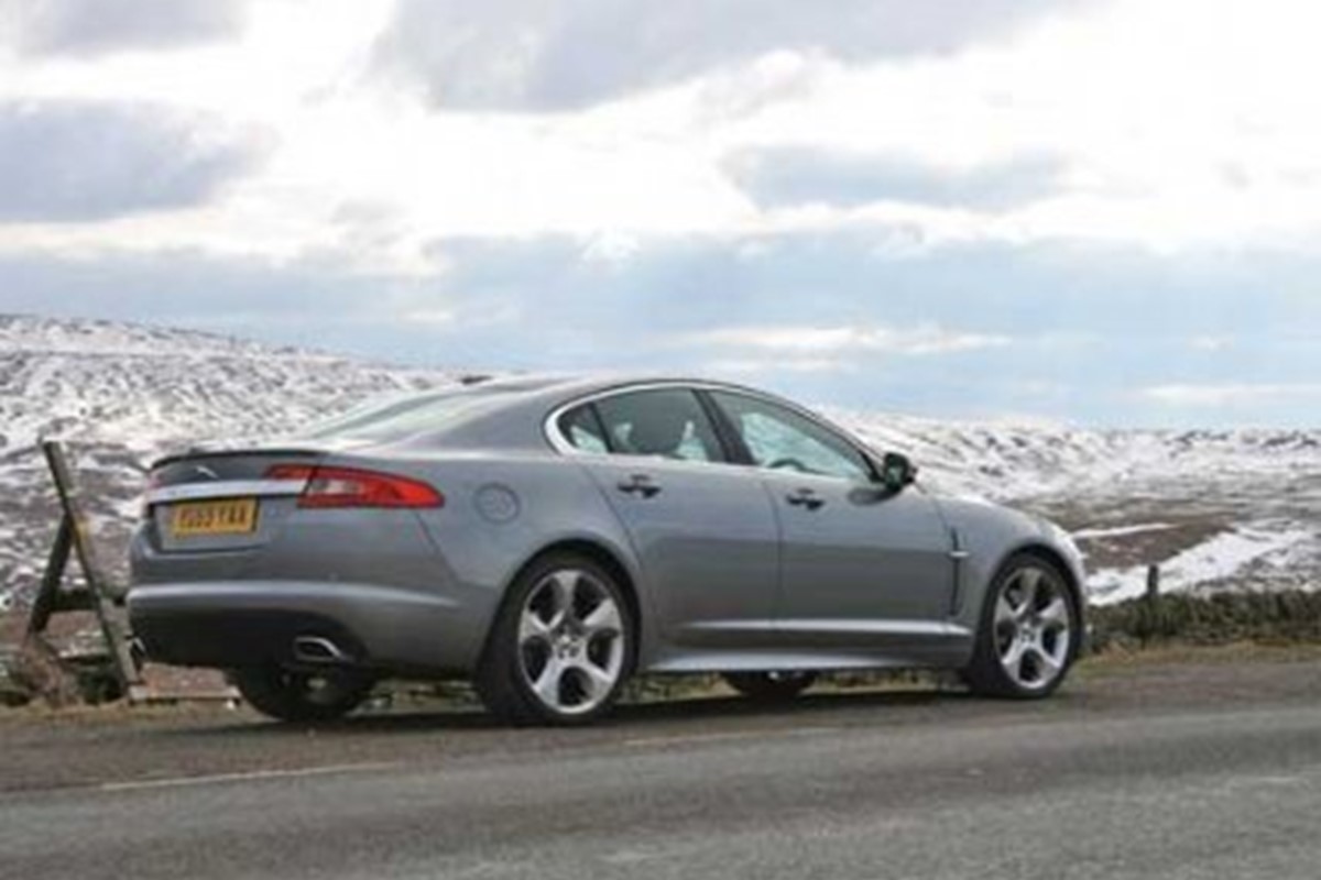 New Jaguar XF 3.0 V6 Diesel S first drive Car Keys