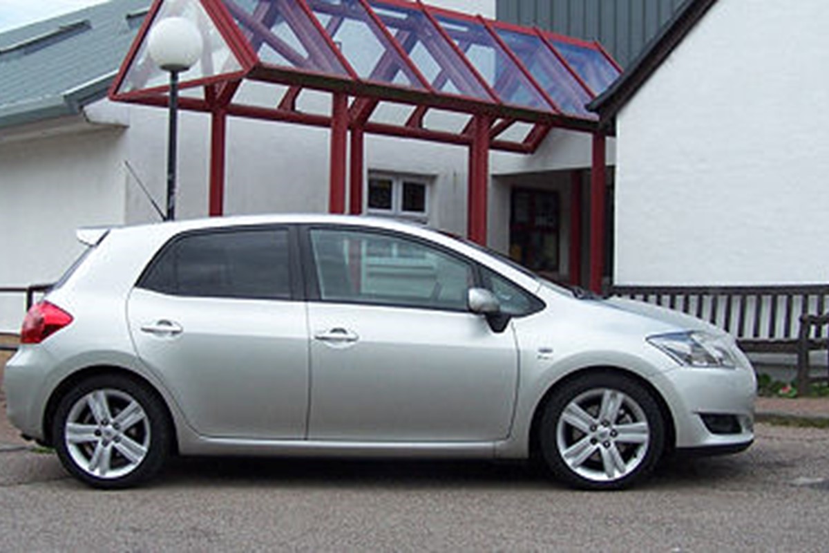 Toyota Auris SR180 2.2 D-4D Five-Door (2008) - Car Keys