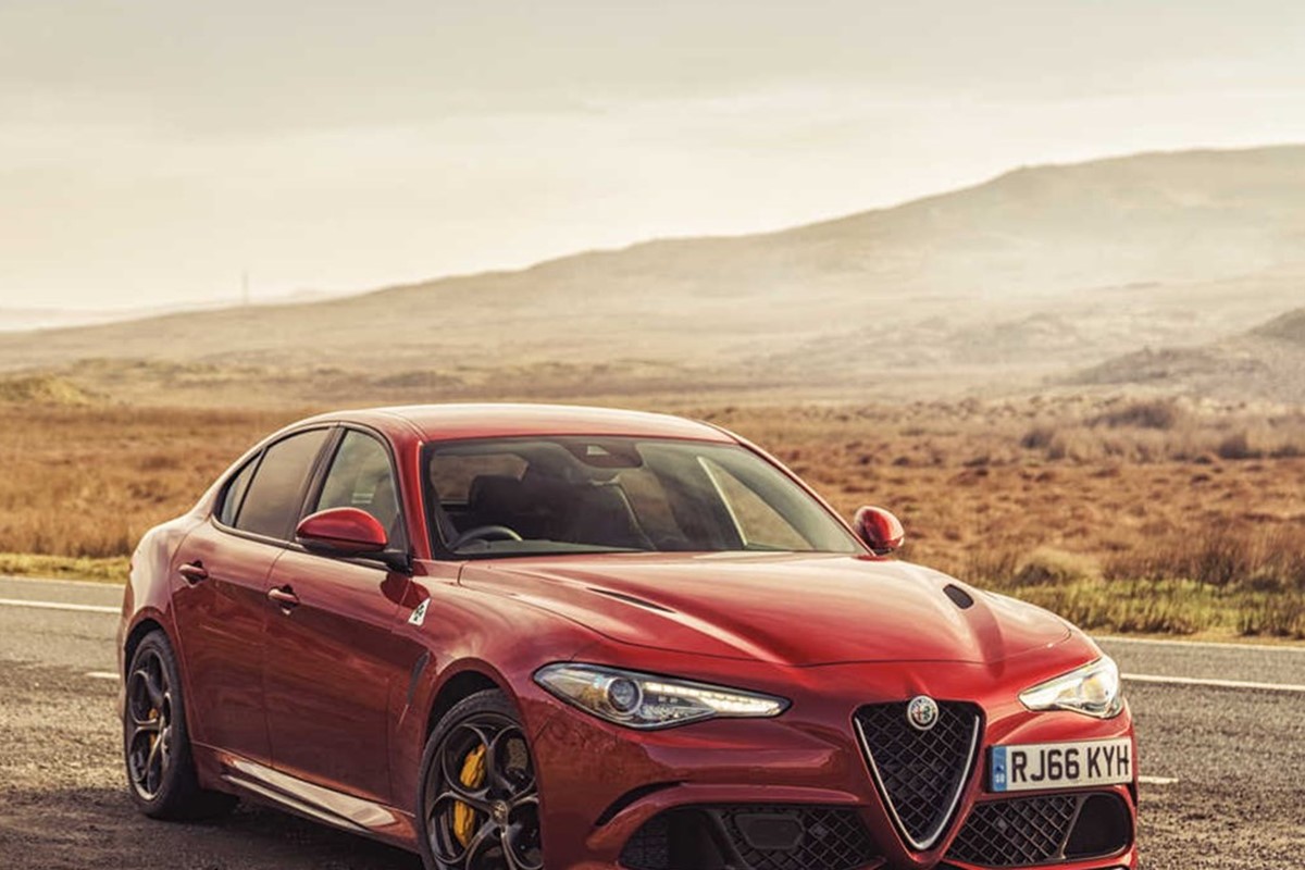 Alfa Romeo Giulia Quadrifoglio 2.9L V6 Saloon 2017 Review Car Keys Alfa Romeo Giulia Quadrifoglio 2.9L V6 Saloon 2017 Review Car Keys