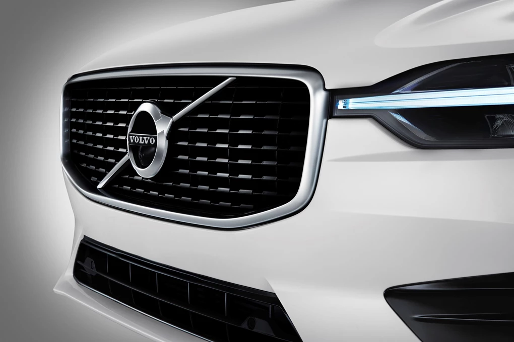 Volvo XC60 SUV crossover badge