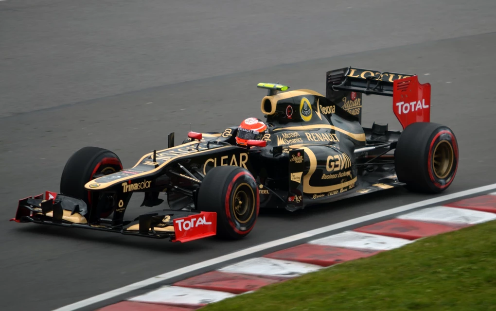 Renault E20 on F1 track