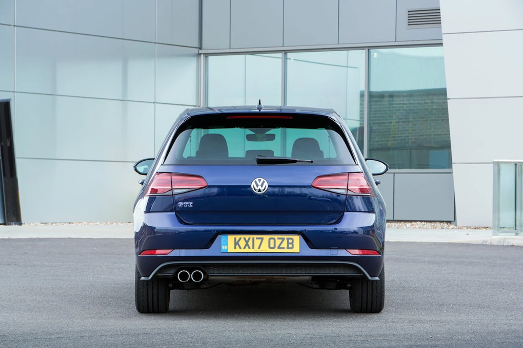 2017 Volkswagen Golf GTE hatchback
