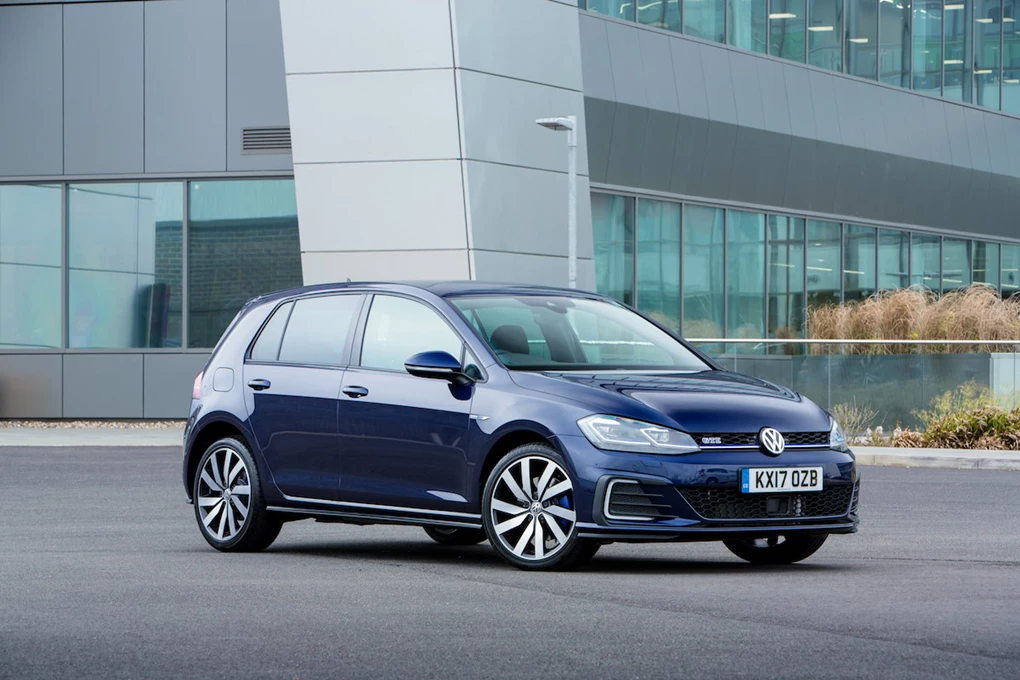 2017 Volkswagen Golf GTE hatchback