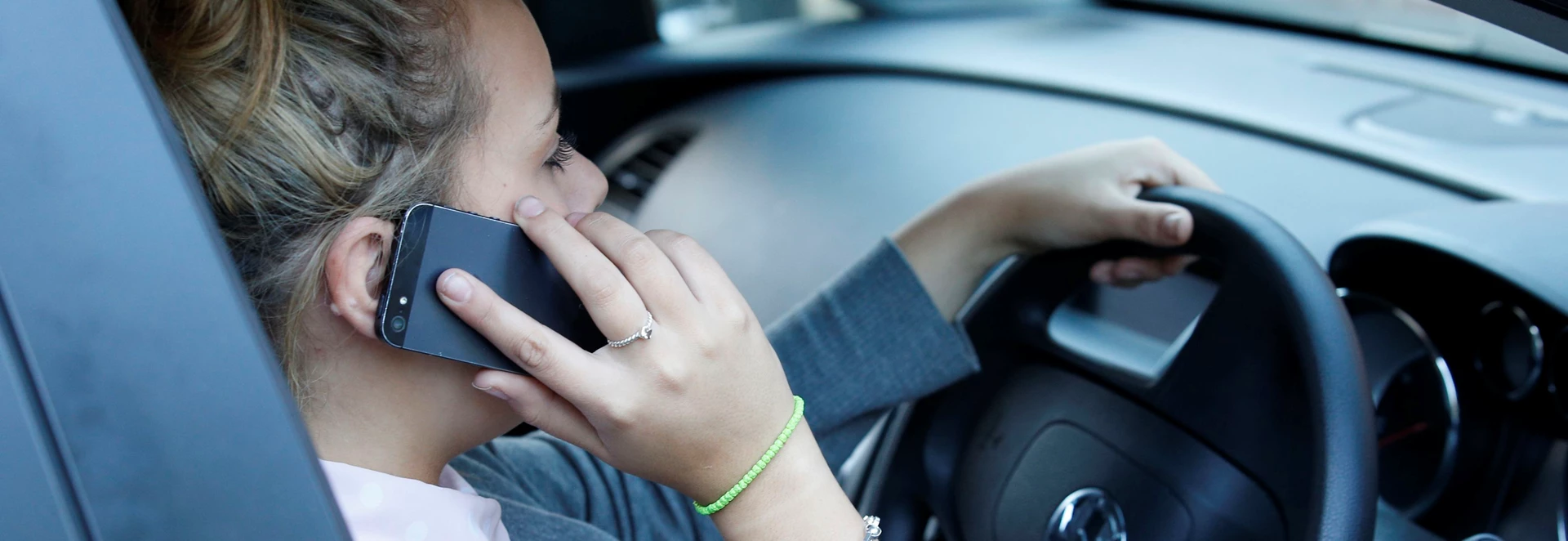 Nine million drivers refuse to put their phone down while at the wheel 