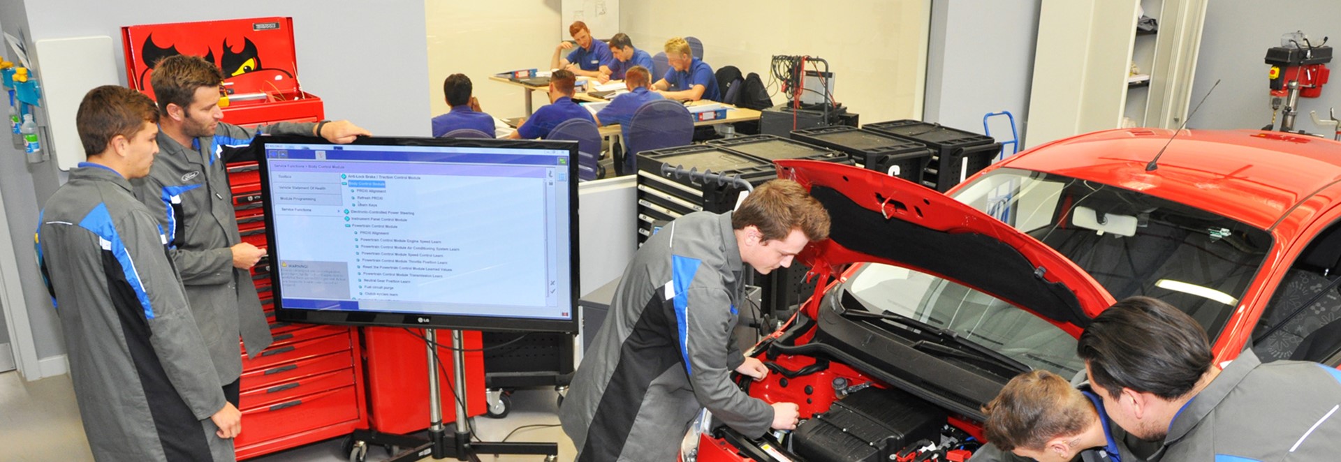 Ford to recruit 1,000 technicians to work on latest vehicles - Car Keys