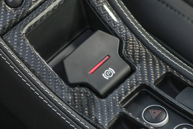 Handbrake and electronic handbrake – what are the differences? - Car Keys