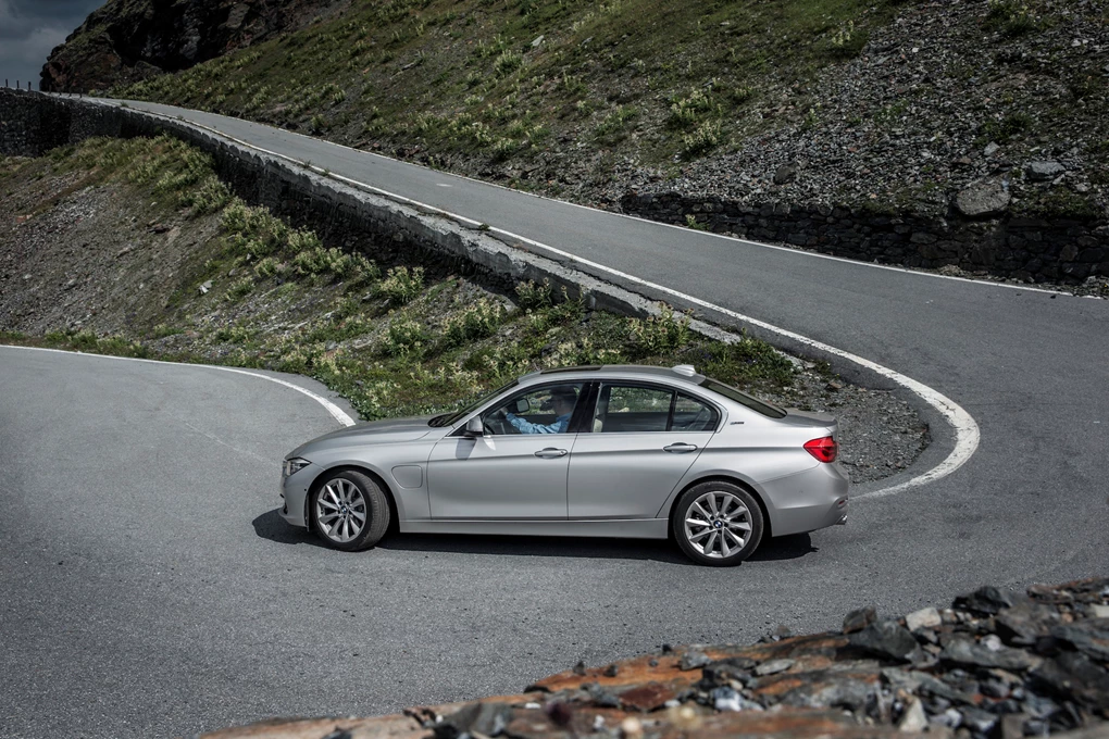 2016 BMW 3 Series 330e iPerformance petrol hybrid executive saloon