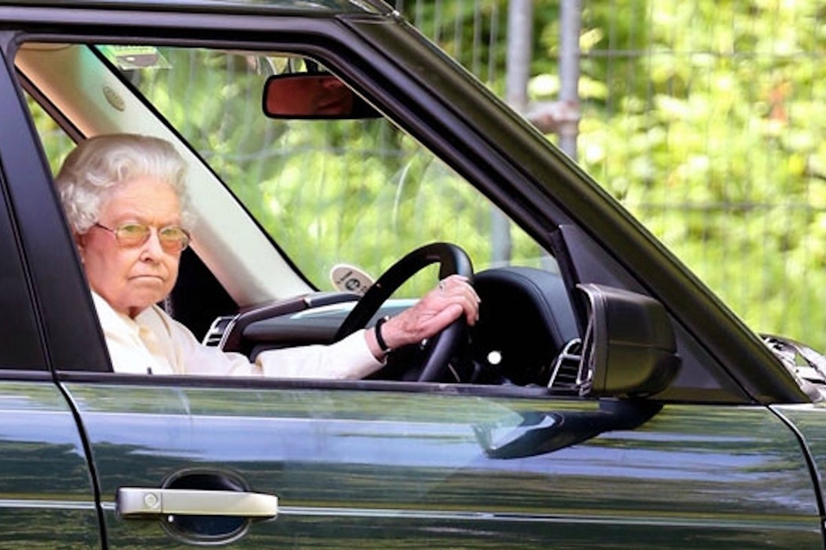 The Queen S Cars What Car Does Her Majesty Drive Car Keys