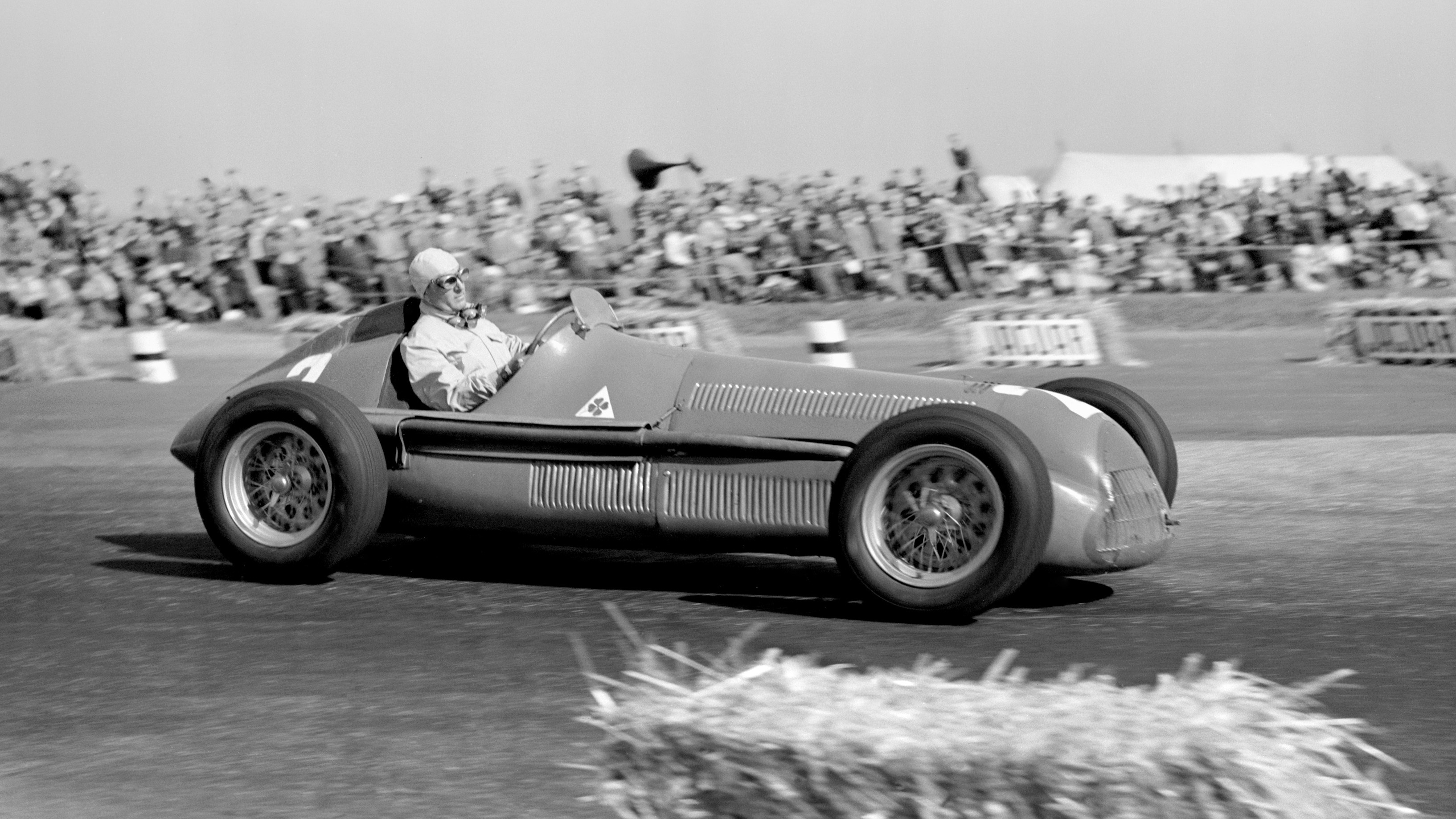 Нино фарина. F1 1950 Alfa Romeo. Нино Фарина Alfa Romeo. Гран при Сильверстоун 1950. F1 1950 Italian Grand prix.