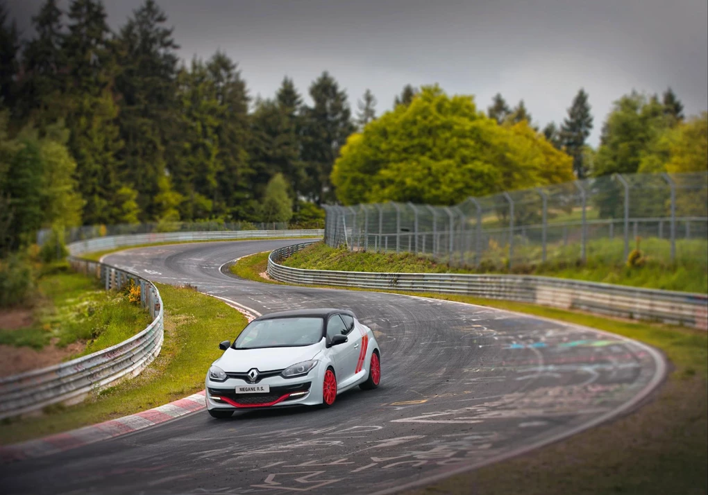 2014 Renault Megane RS 275 Trophy R performance hatchback