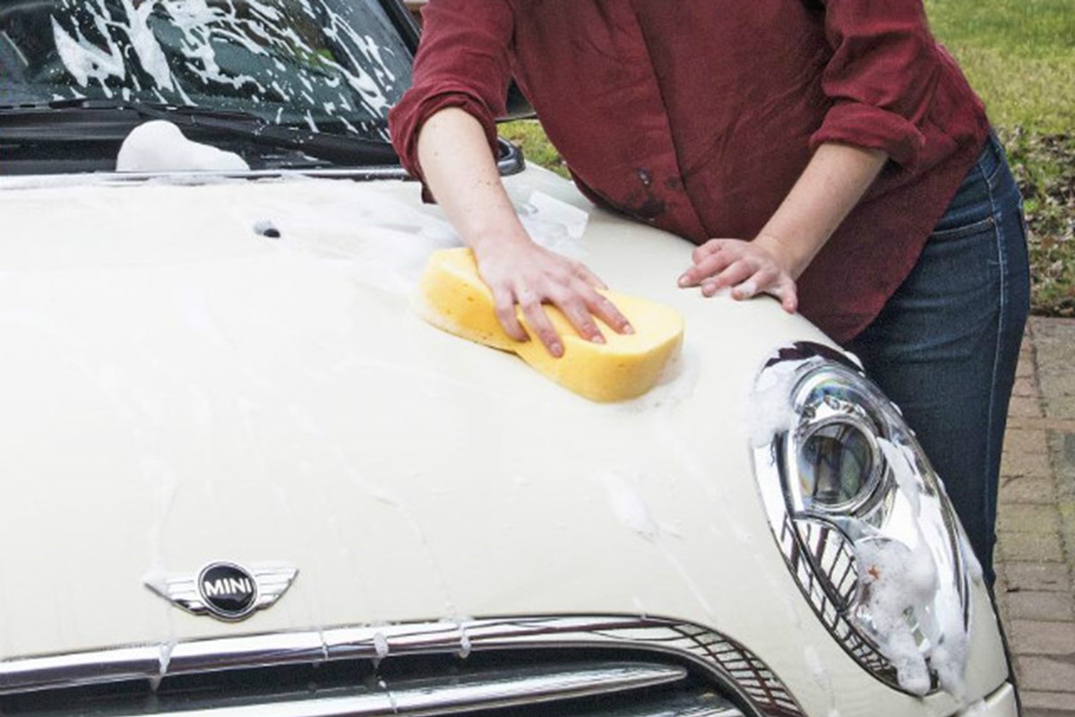 Seven things NOT TO DO when cleaning your car Car Keys