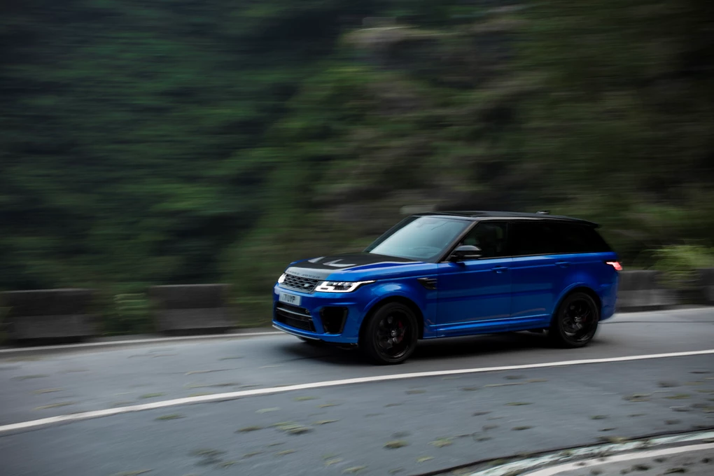 2018 Range Rover Sport SVR performance SUV
