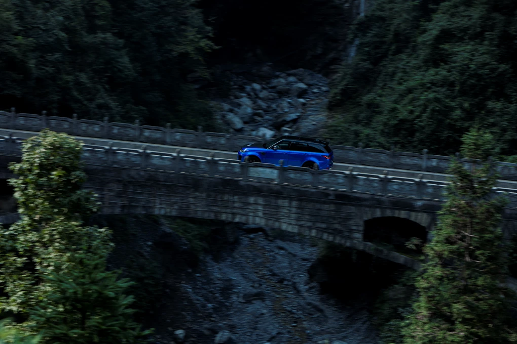 2018 Range Rover Sport SVR performance SUV