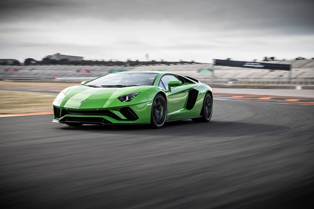 2017 Lamborghini Aventador S supercar