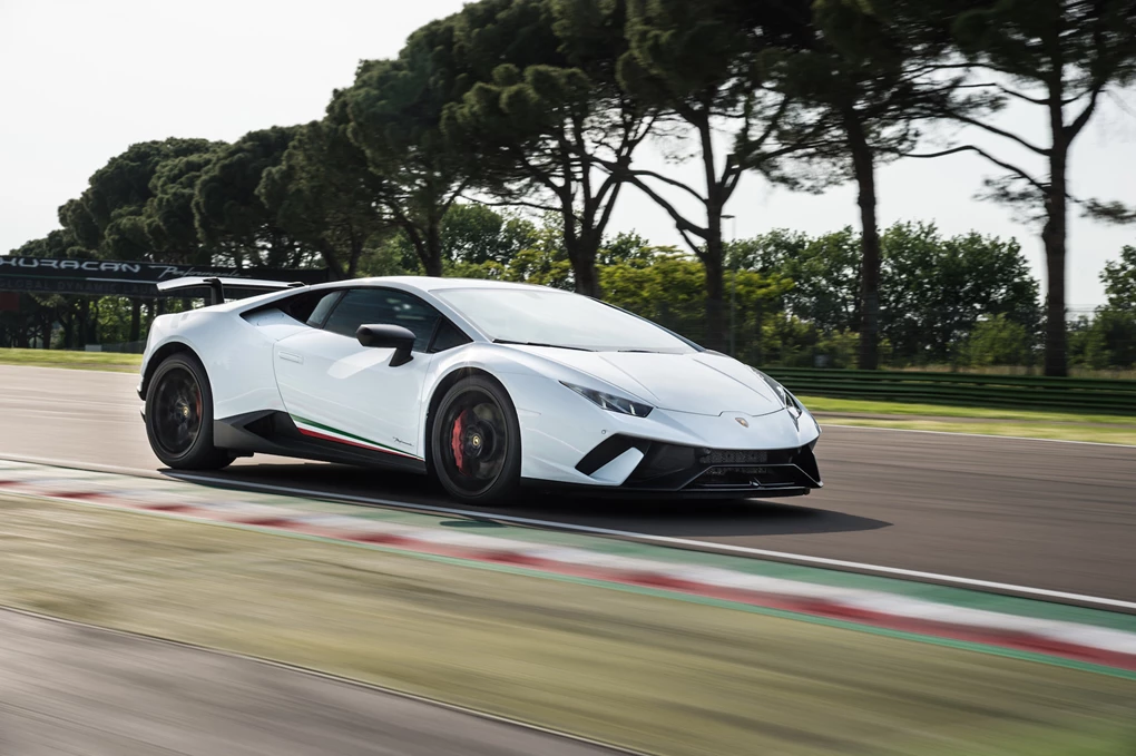 2018 Lamborghini Huracan Performante performance supercar