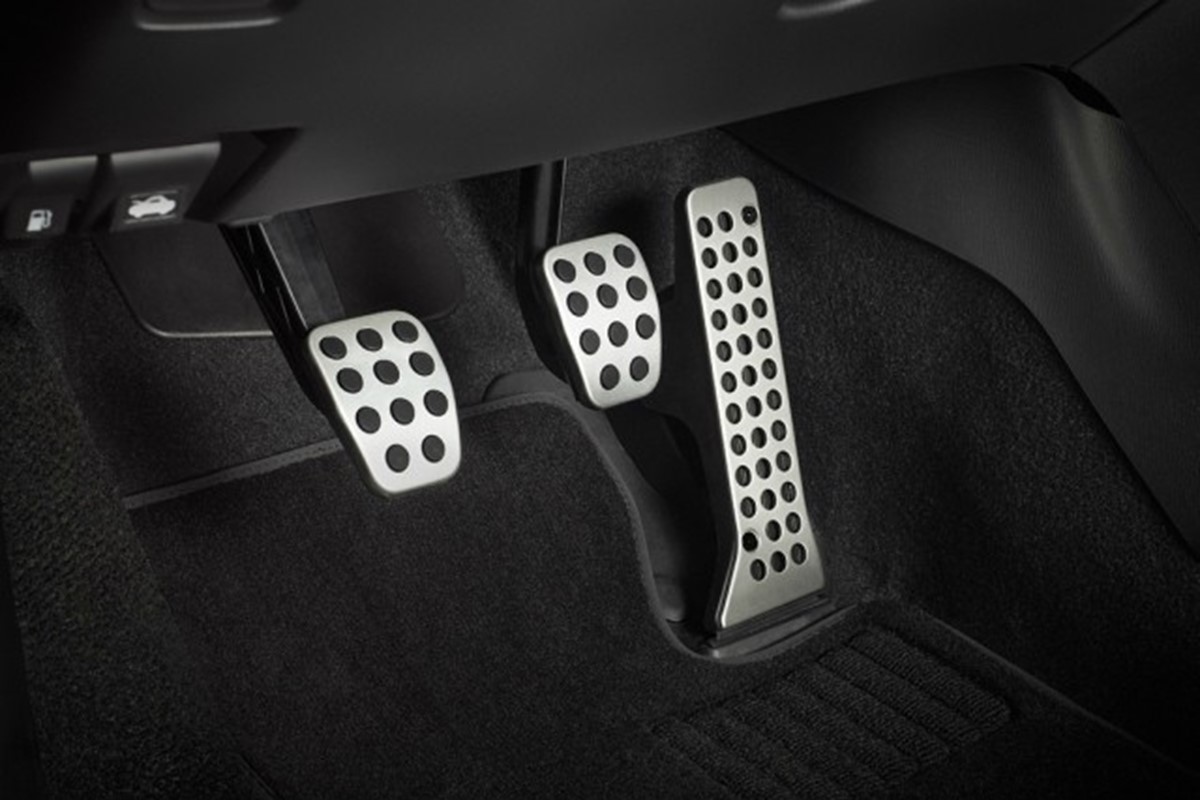 What does Riding the Clutch mean? Car Keys