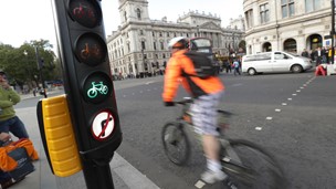New driving law sees £100 fine for driving near cyclists