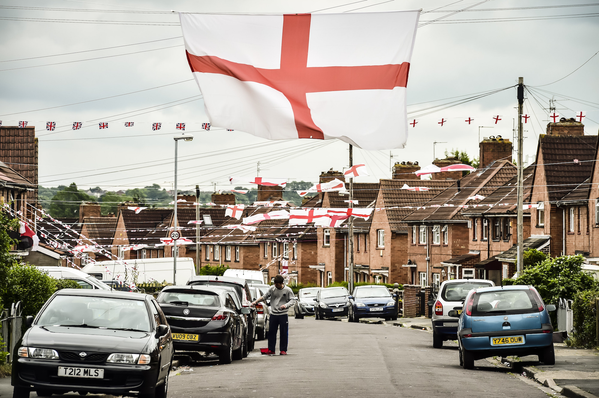 The laws on driving with an England flag on your car Car Keys