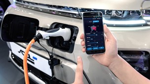 Hyundai introduce smartphone performance control for electric cars