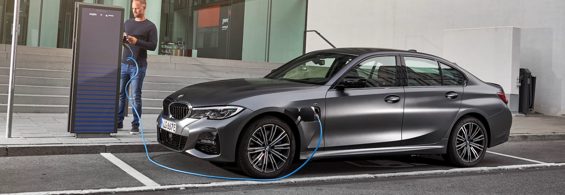 lettergreep Verplicht Informeer BMW 330e plug-in hybrid 2019 review - Car Keys