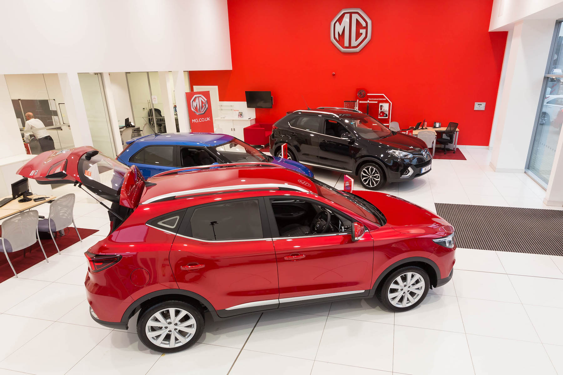 English car showrooms will close from Thursday; online and click and