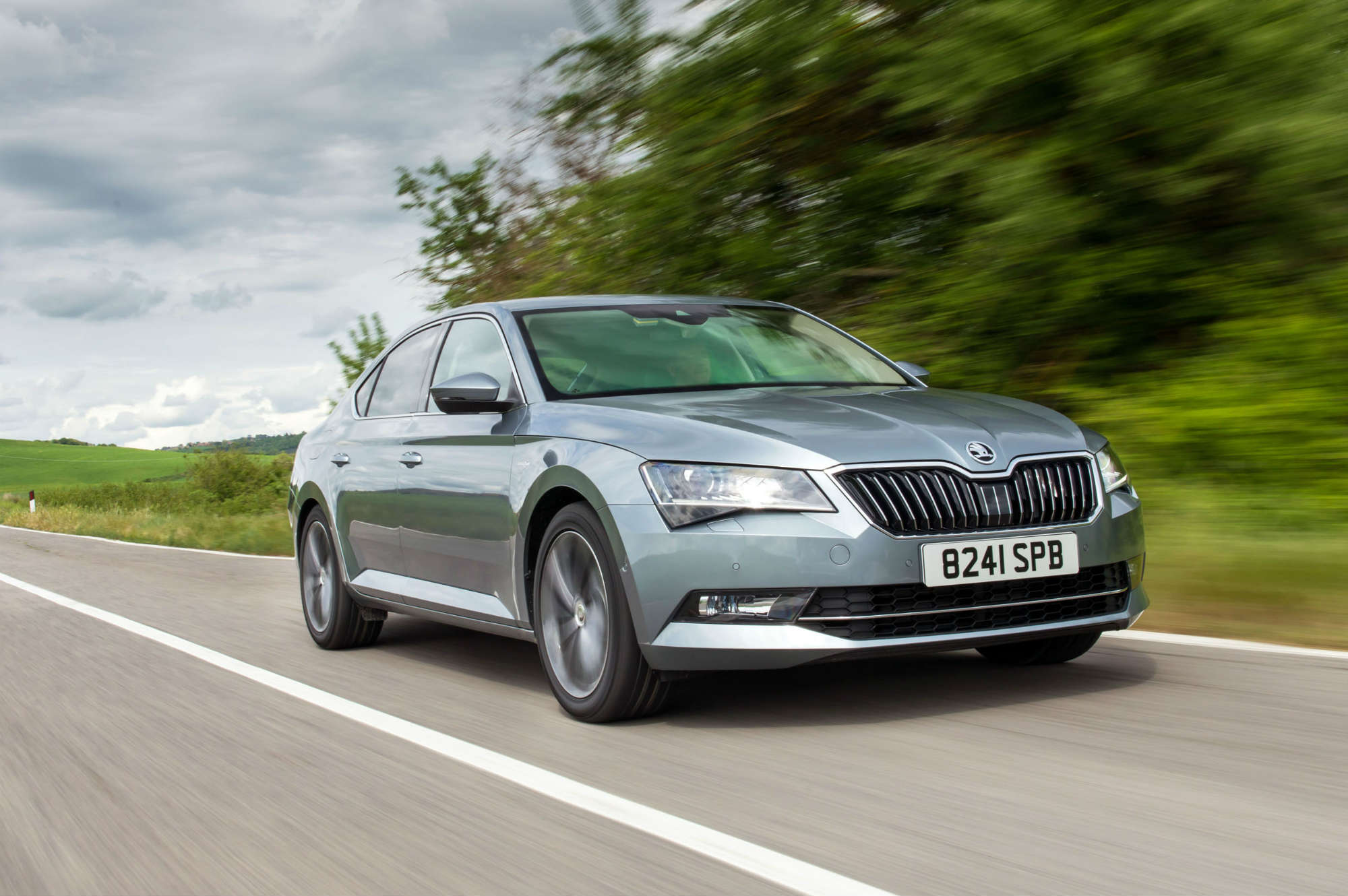 Easy open skoda superb